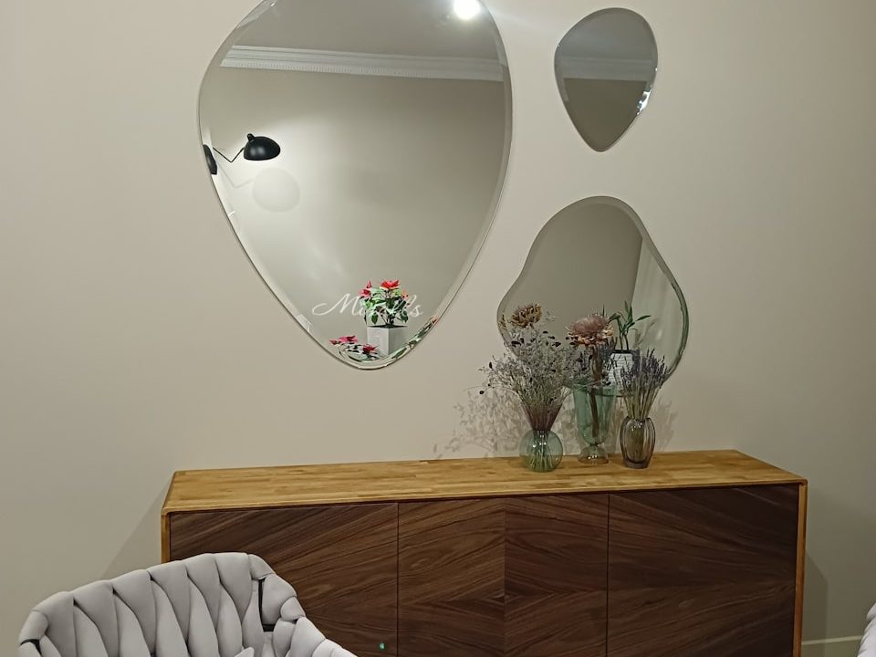 Зеркальная композиция Bonin в гостиной