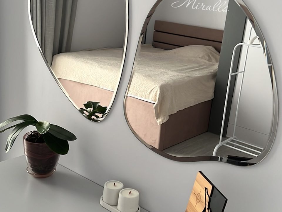 Зеркальная композиция Bonin в спальне