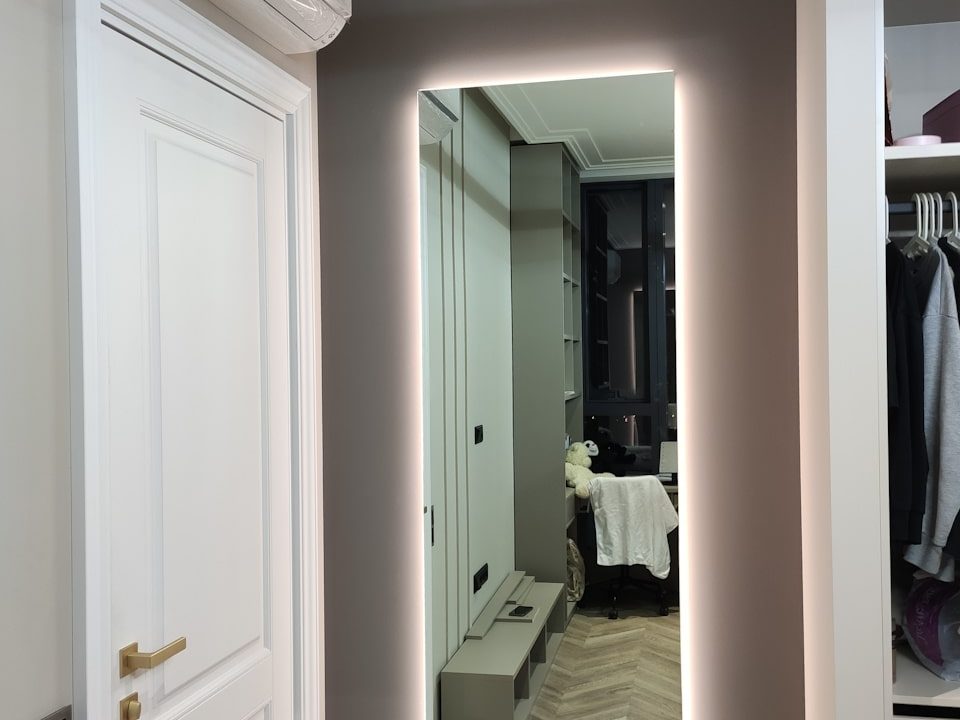 Зеркало с интерьерной подсветкой Basic XL