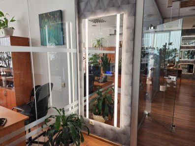 Зеркало с вертикальной подсветкой и аудиосистемой Ligero XL