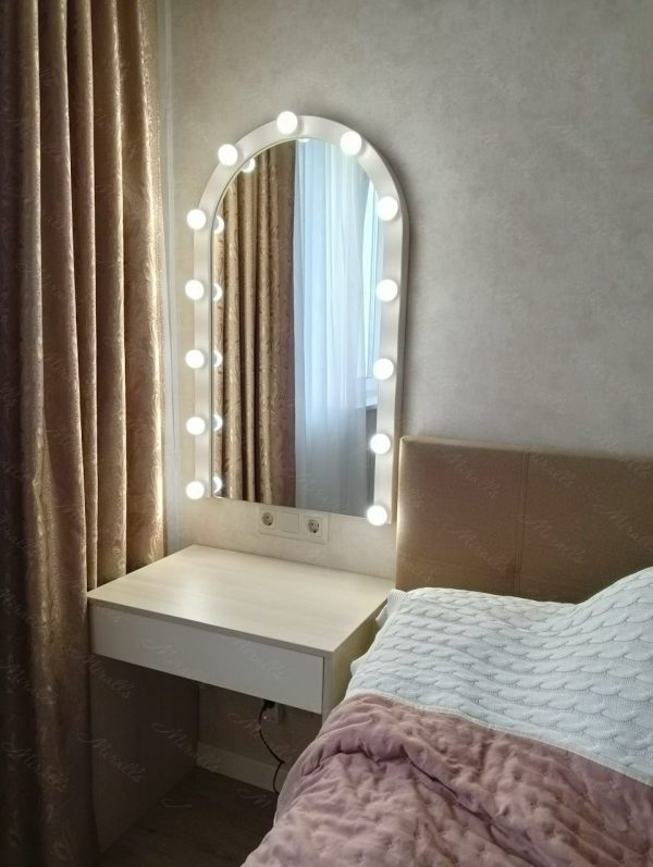 Гримёрное зеркало Lumos в интерьере спальни