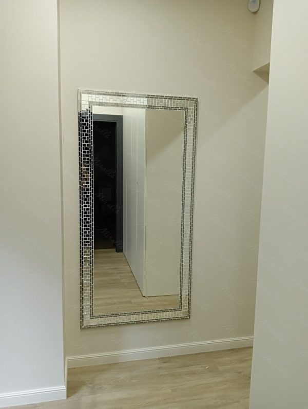 Большое зеркало Galahad в коридоре