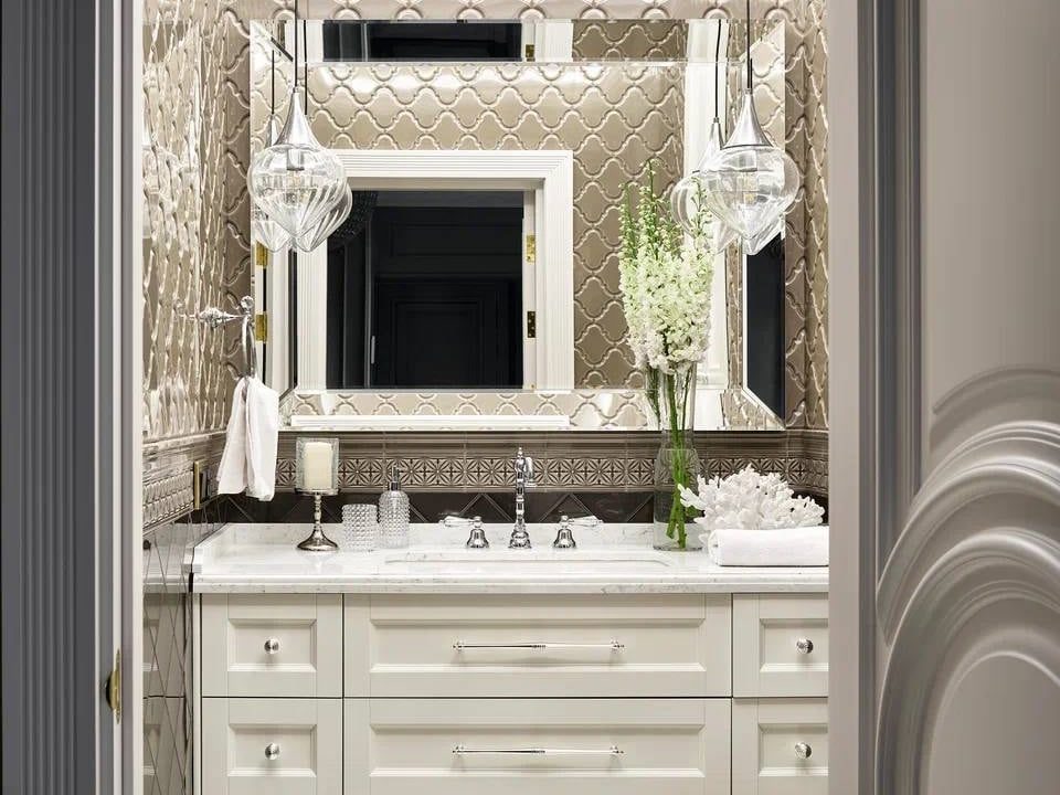 Зеркало Provance в интерьере ванной комнаты