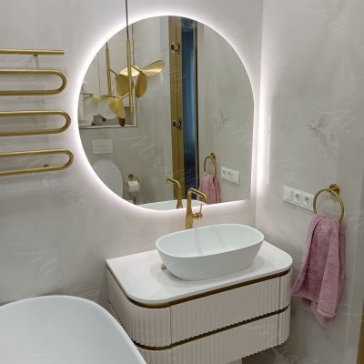 Зеркало с подсветкой Drop в ванной комнате