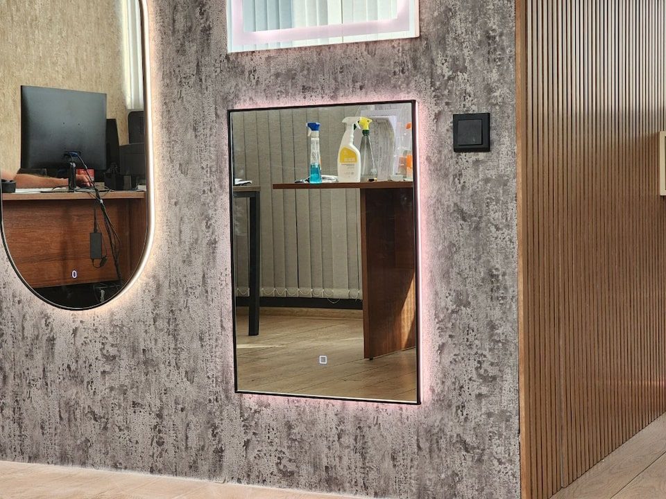 Зеркало в раме с подсветкой Brams Extra