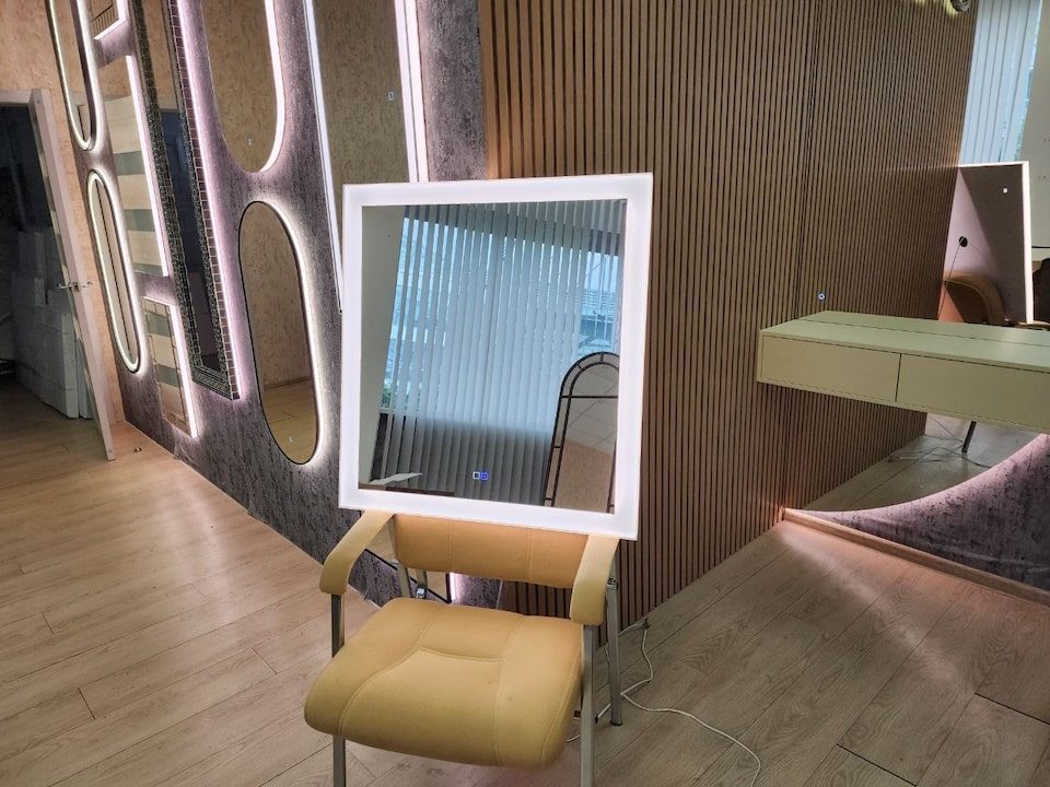 Прямоугольное зеркало с подсветкой и обогревом Modern