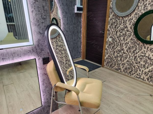 Капсульное зеркало с подсветкой в раме Alba Plus