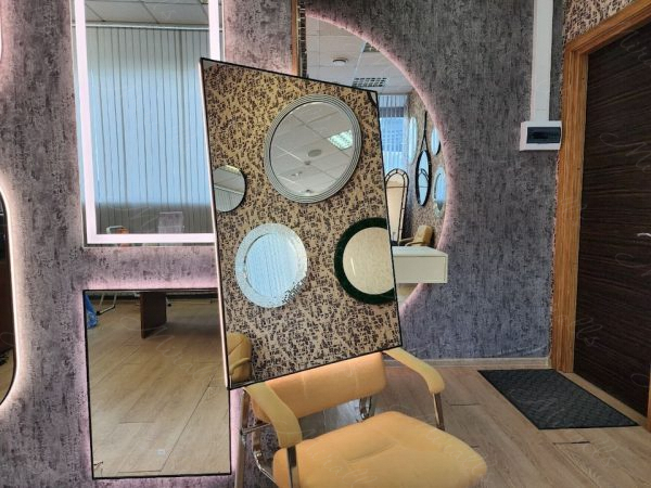 Прямоугольное зеркало с подсветкой в тонкой раме Brams Extra