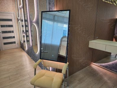 Зеркало с подсветкой в металлической раме Ottava