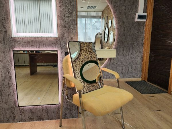 Зеркало с подсветкой в тонкой раме Maison Extra