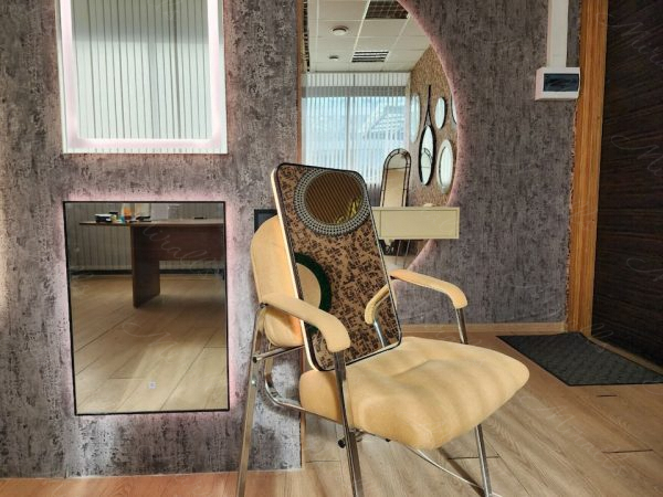 Зеркало с подсветкой в тонкой раме Maison Extra