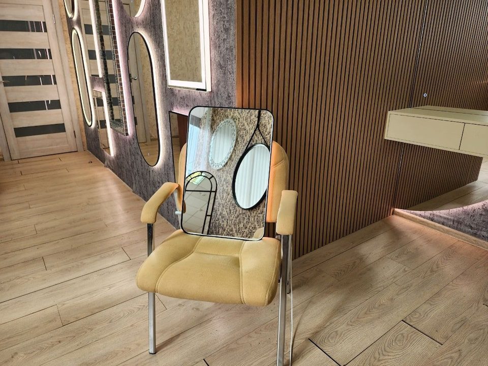 Зеркало с подсветкой в тонкой раме Maison Extra