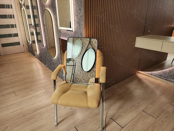 Зеркало с подсветкой в тонкой раме Maison Extra
