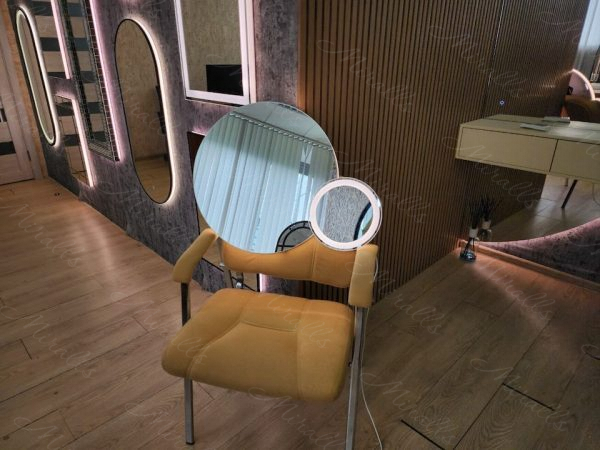 Фигурное зеркало с подсветкой Osiris