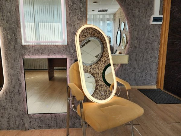 Капсульное зеркало с теплой подсветкой Aura