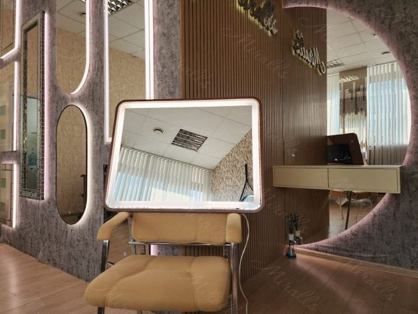 Зеркало с подсветкой в деревянной раме Maison Plus