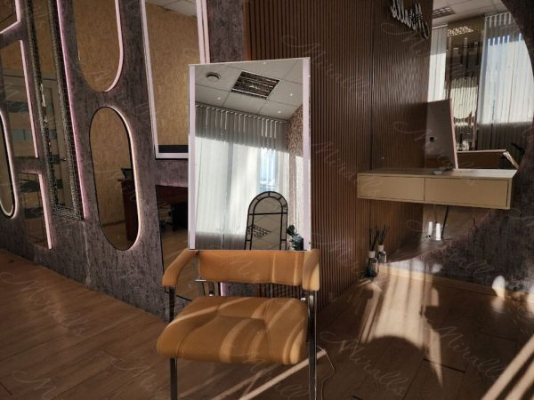 Зеркало с вертикальной подсветкой Ligero