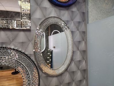 Зеркало в мозаичной раме